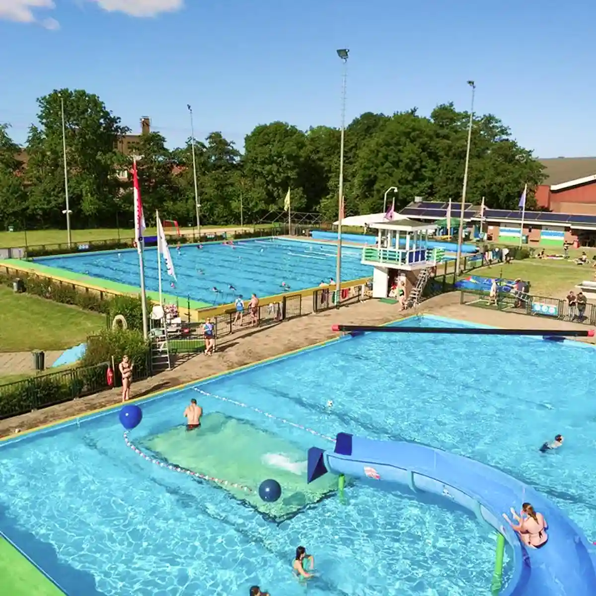Kitwerk voor waterdichte afwerking bij zwembad